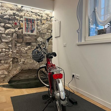 La Piccola Casa Al Lago - Intera Casa Con 3 Camere E 2 Box Salo Luaran gambar