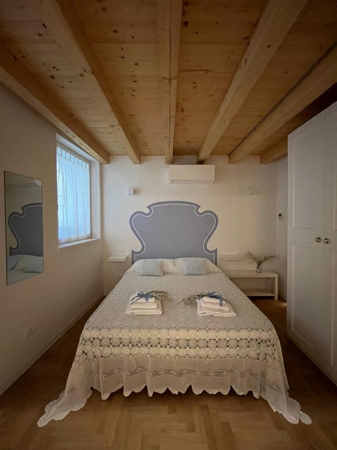 La Piccola Casa Al Lago - Intera Casa Con 3 Camere E 2 Box Salo Luaran gambar