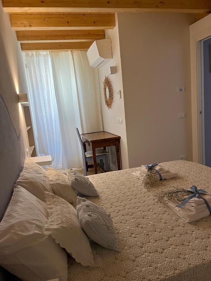 La Piccola Casa Al Lago - Intera Casa Con 3 Camere E 2 Box Salo Luaran gambar