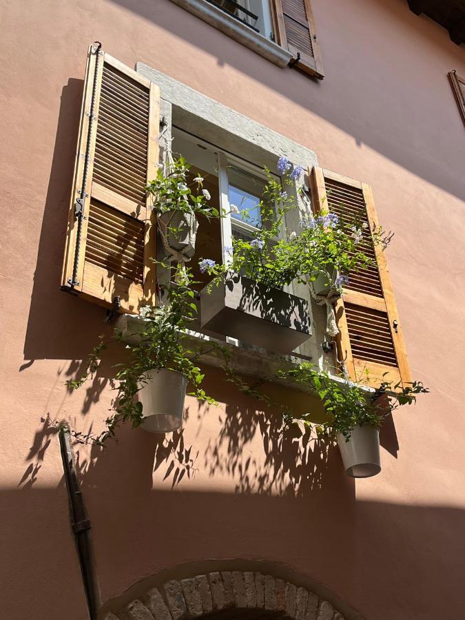 La Piccola Casa Al Lago - Intera Casa Con 3 Camere E 2 Box Salo Luaran gambar
