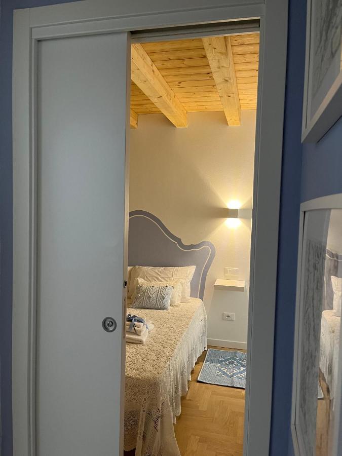 La Piccola Casa Al Lago - Intera Casa Con 3 Camere E 2 Box Salo Luaran gambar