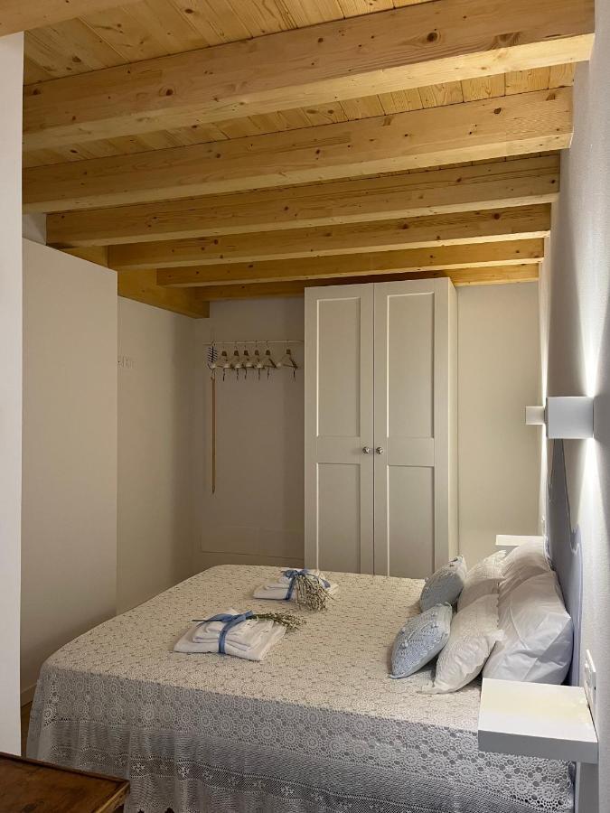 La Piccola Casa Al Lago - Intera Casa Con 3 Camere E 2 Box Salo Luaran gambar