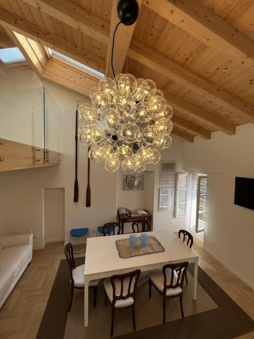 La Piccola Casa Al Lago - Intera Casa Con 3 Camere E 2 Box Salo Luaran gambar