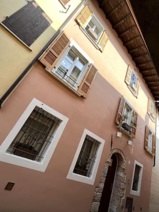 La Piccola Casa Al Lago - Intera Casa Con 3 Camere E 2 Box Salo Luaran gambar