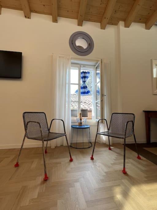 La Piccola Casa Al Lago - Intera Casa Con 3 Camere E 2 Box Salo Luaran gambar
