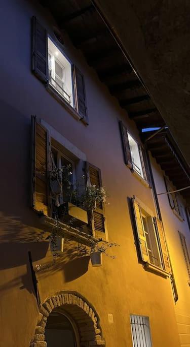La Piccola Casa Al Lago - Intera Casa Con 3 Camere E 2 Box Salo Luaran gambar