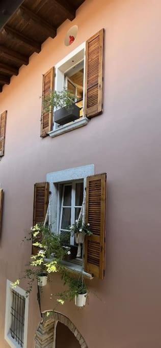 La Piccola Casa Al Lago - Intera Casa Con 3 Camere E 2 Box Salo Luaran gambar