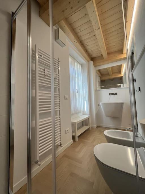 La Piccola Casa Al Lago - Intera Casa Con 3 Camere E 2 Box Salo Luaran gambar