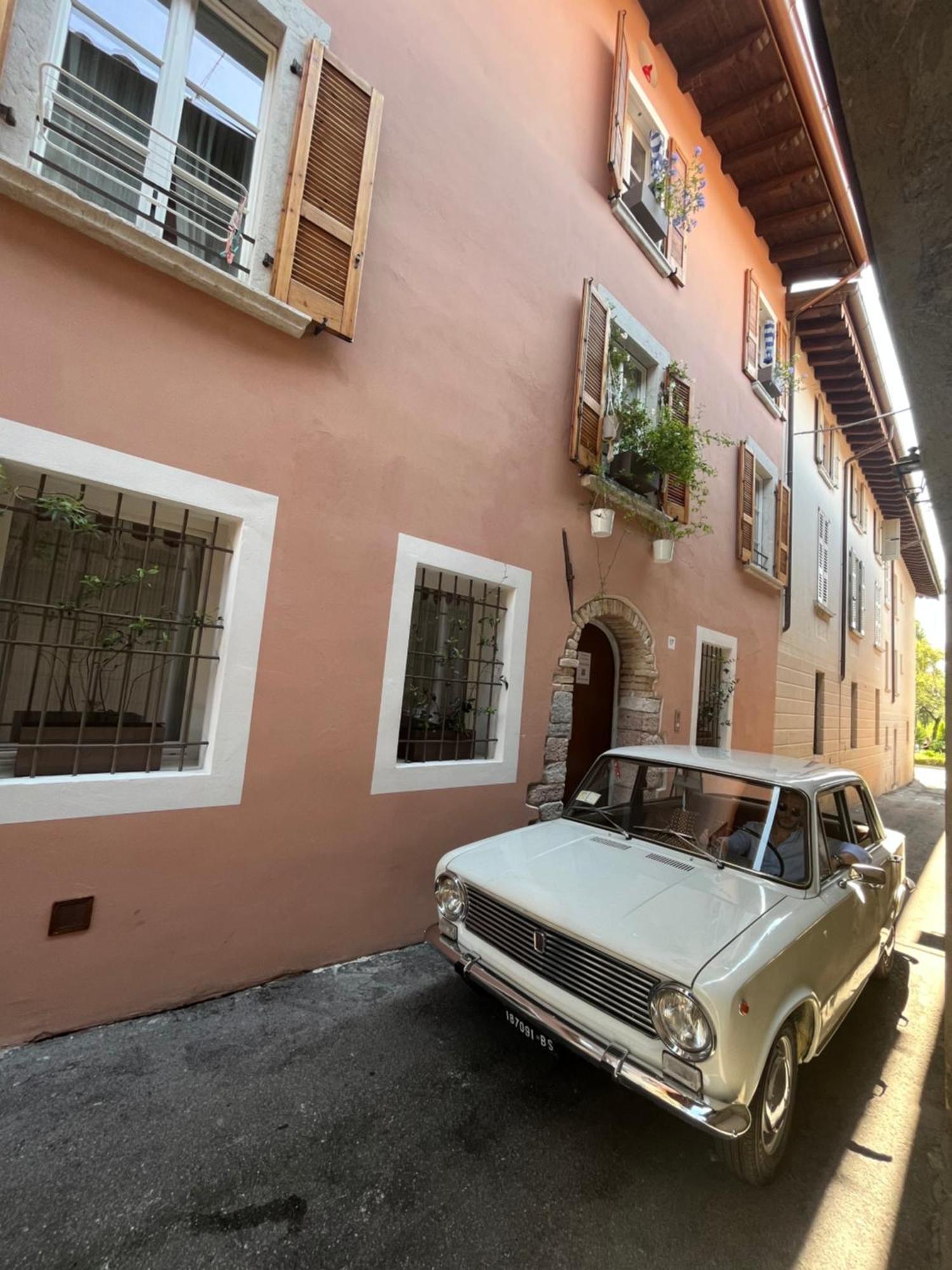 La Piccola Casa Al Lago - Intera Casa Con 3 Camere E 2 Box Salo Luaran gambar